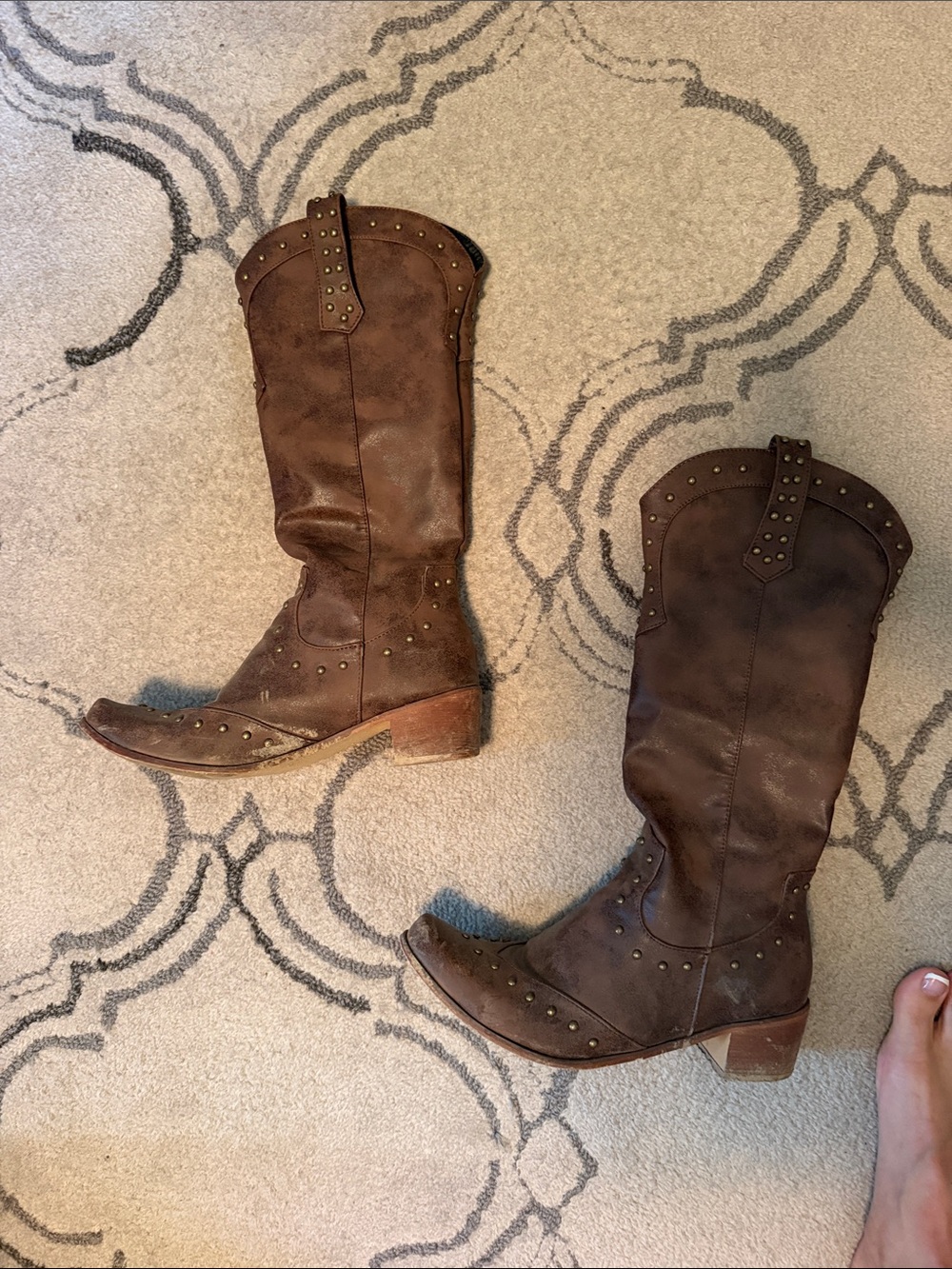 8.5 Women's Brown Studded Western Boots